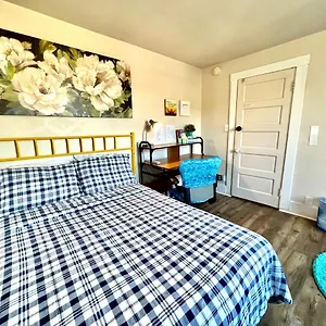 Airport Cozy Stay: Shared Comfort, Prime Location Homestay Seattle